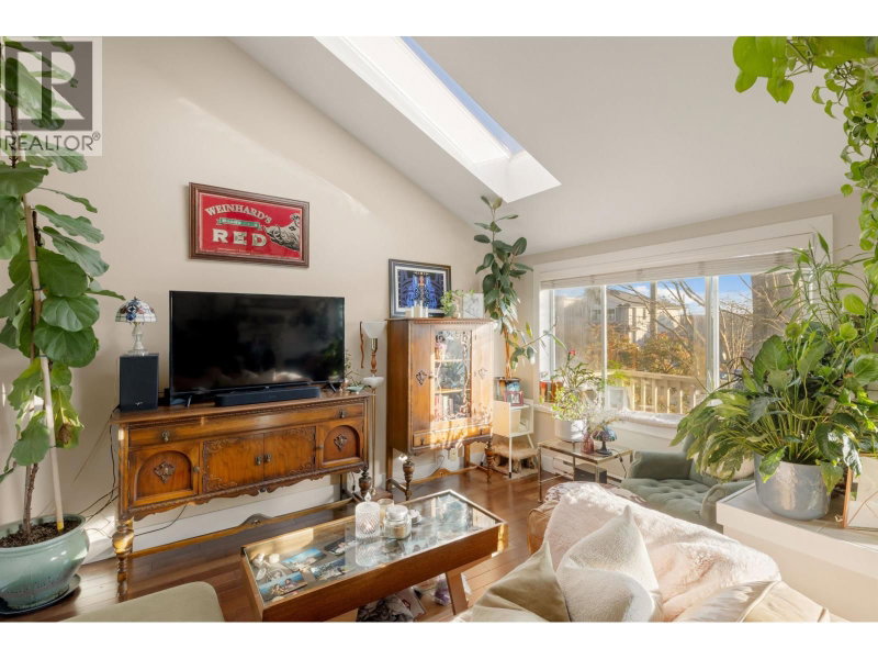 612 4TH Street North Vancouver British Columbia, V7L 1J8 - 4 Bedrooms Home For Sale