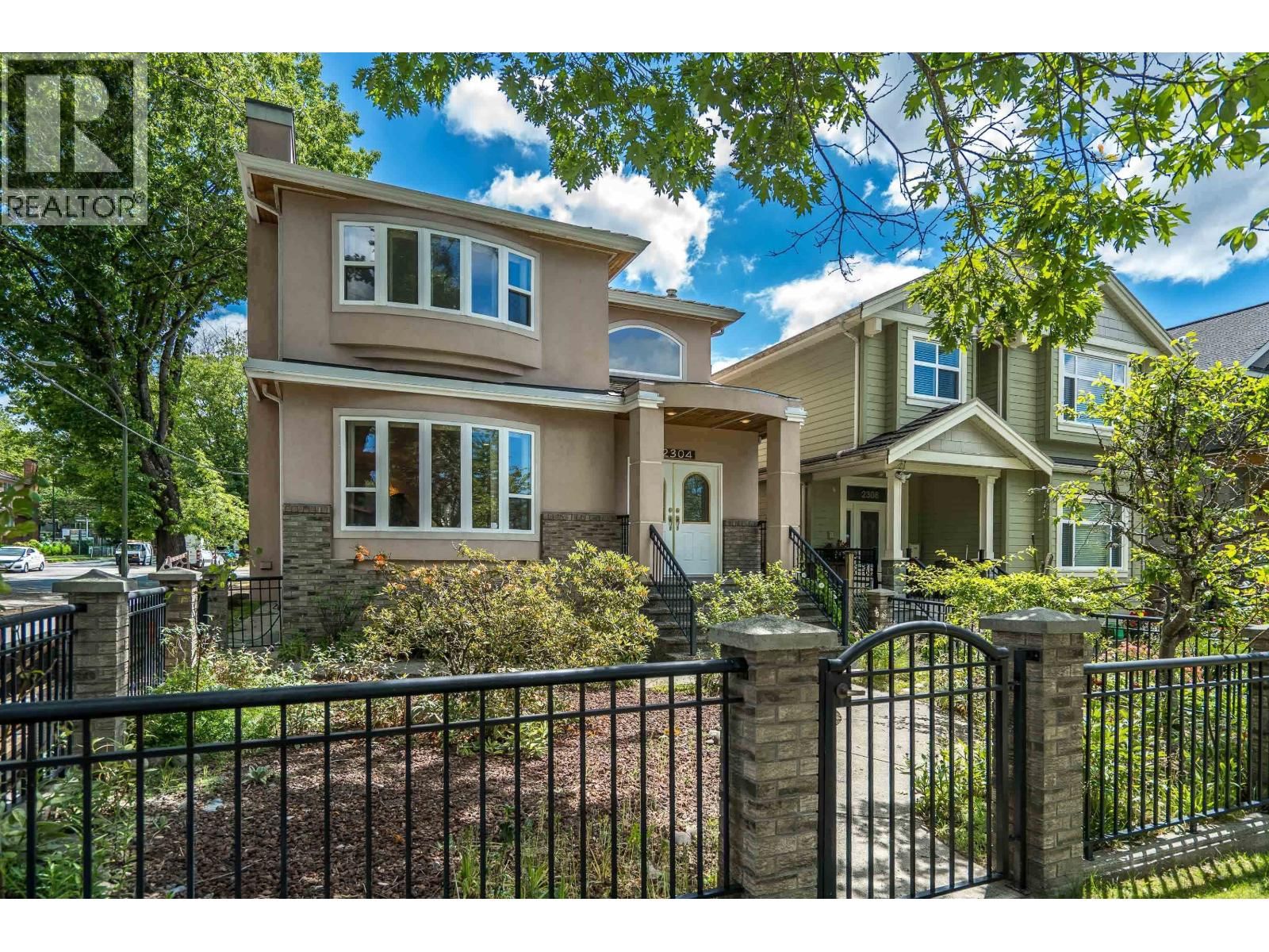 2304 GARDEN Drive, Vancouver, British Columbia V5N 4X3
