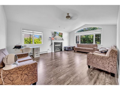 18136 CLAYTONWOOD Crescent | Surrey British Columbia | Slide Image Nineteen