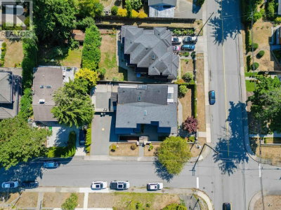5208 CARSON Street | Burnaby British Columbia | Slide Image Four