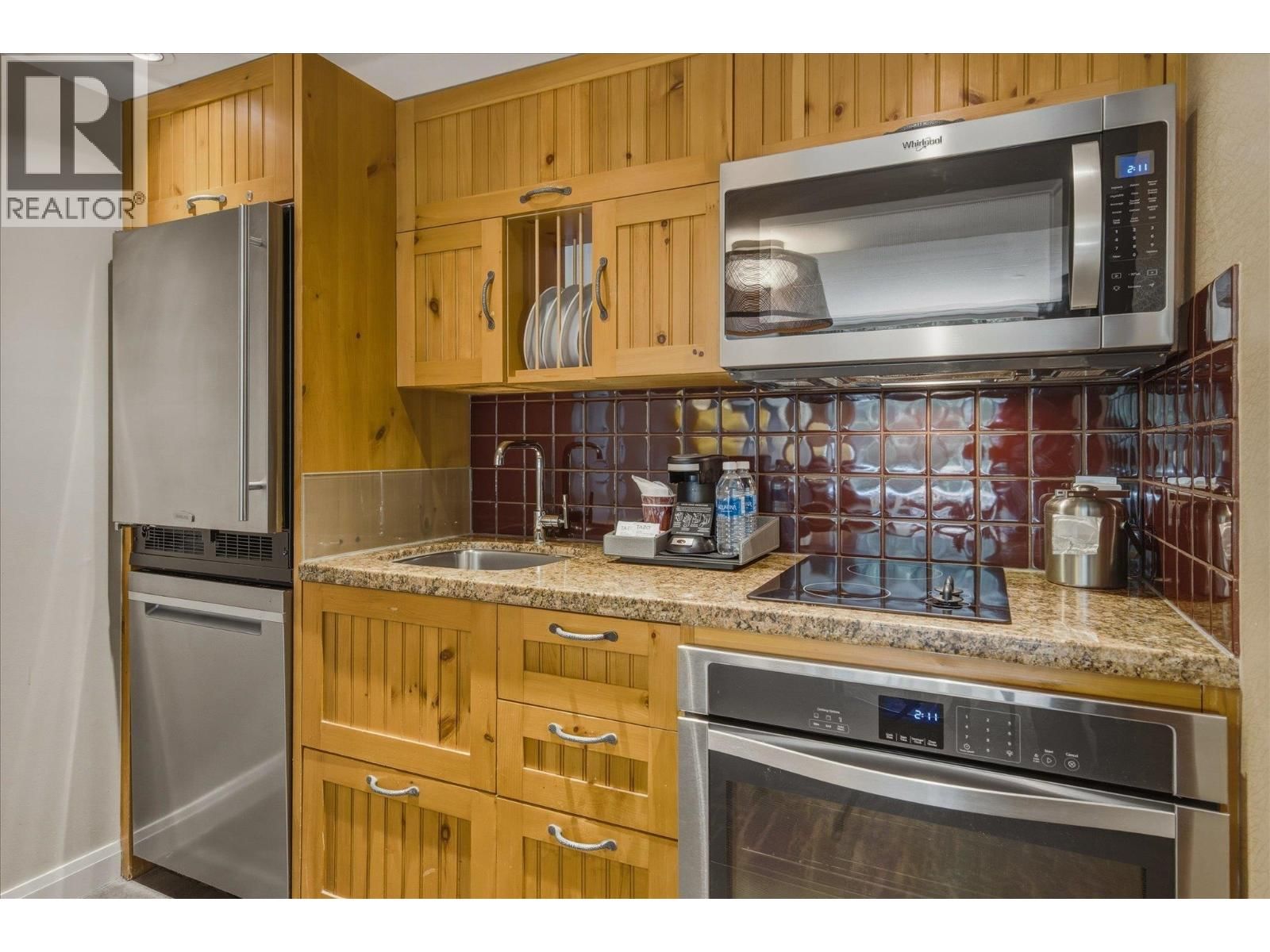 871/872 4090 WHISTLER Way property photo