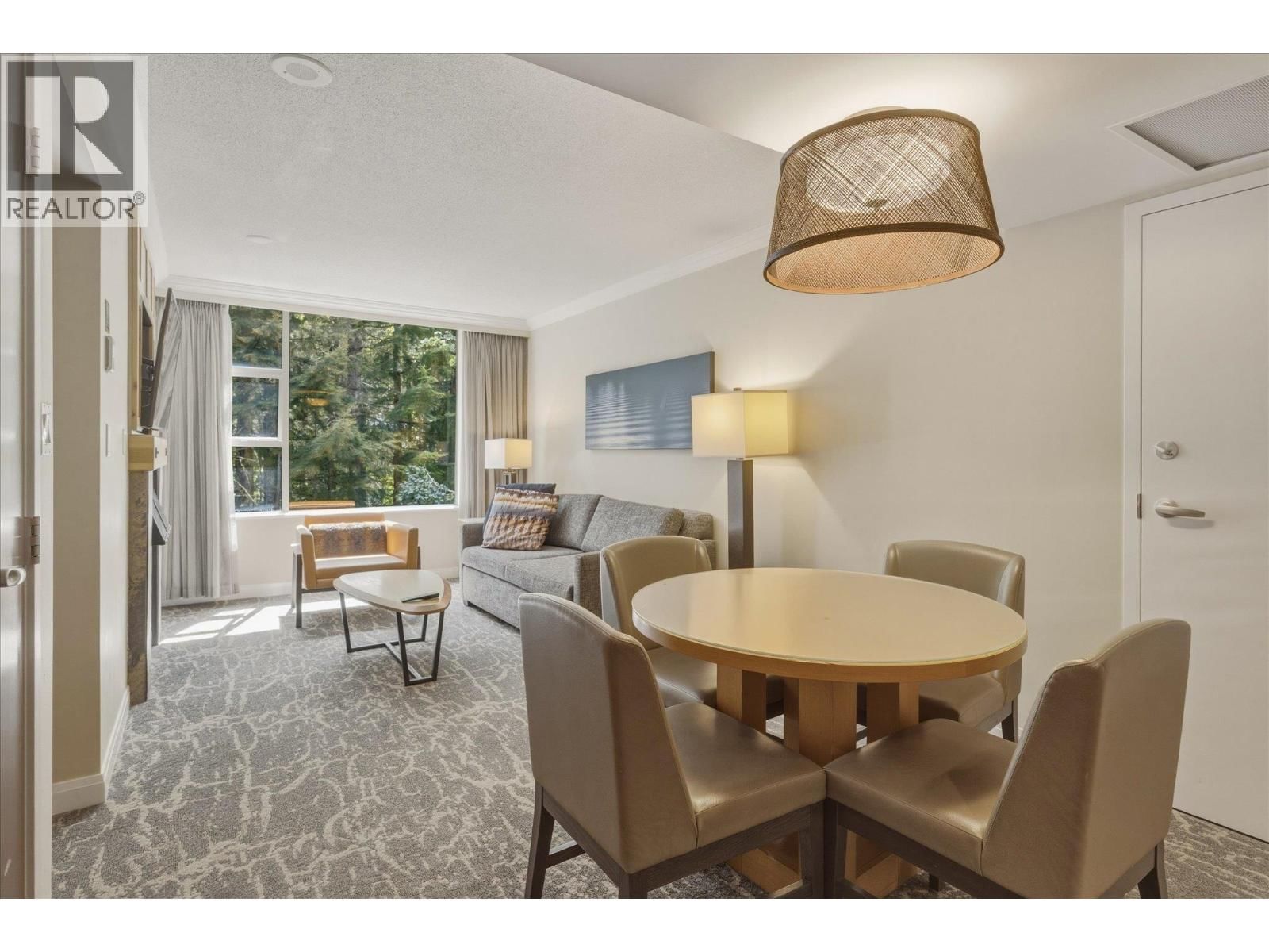 871/872 4090 WHISTLER Way property photo