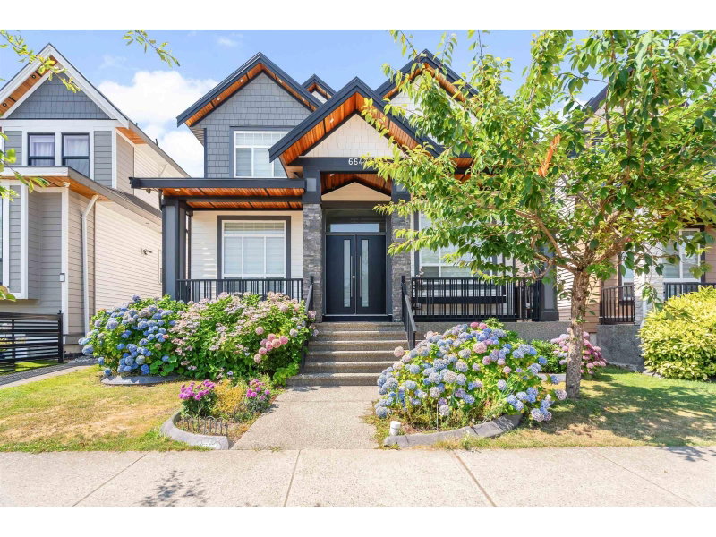6647 121A Street Surrey British Columbia, V3W 0H8 - 8 Bedrooms Home For Sale
