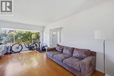 4656 BRENTLAWN Drive | Burnaby British Columbia | Slide Image Seven