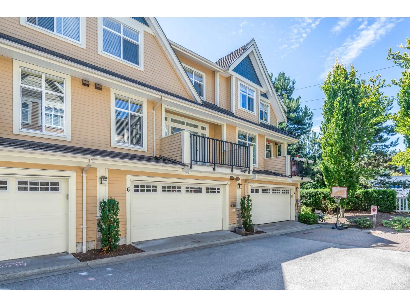 15237 36 Avenue, Surrey, British Columbia V3Z 0Y4