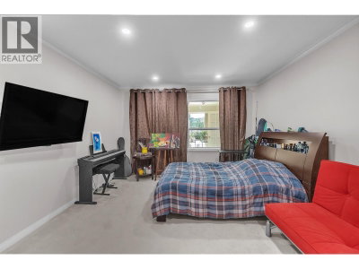1500 OSTLER Court | North Vancouver British Columbia | Slide Image Thirteen