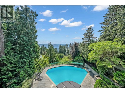 4668 CLOVELLY Walk | West Vancouver British Columbia | Slide Image Four