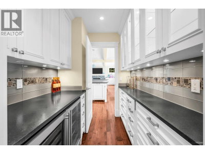 4668 CLOVELLY Walk | West Vancouver British Columbia | Slide Image Nine