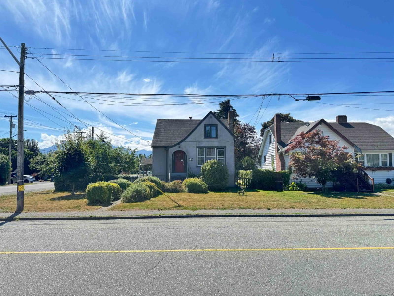 46198 FIRST Avenue Chilliwack British Columbia, V2P 1W3 - 5 Bedrooms Home For Sale
