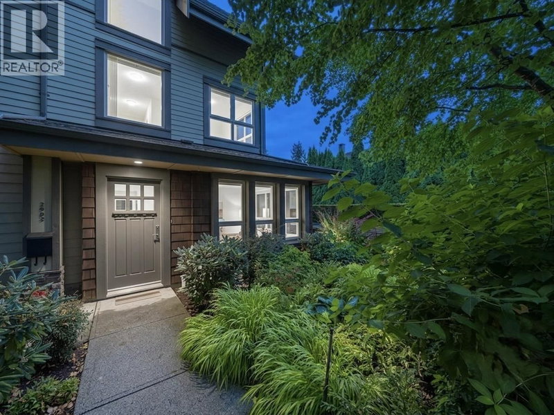 2982 CHESTERFIELD Avenue North Vancouver British Columbia, V7N 3M6 - 3 Bedrooms Condo For Sale