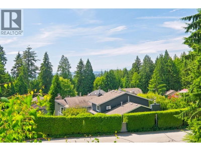 5723 OWL Court | North Vancouver British Columbia | Slide Image Nine