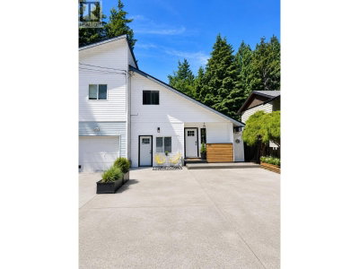 41741 DOGWOOD Place | Squamish British Columbia | Slide Image Nineteen