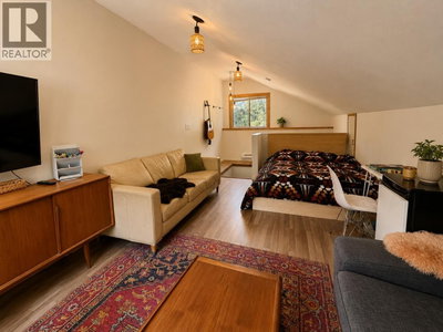 41741 DOGWOOD Place | Squamish British Columbia | Slide Image Five