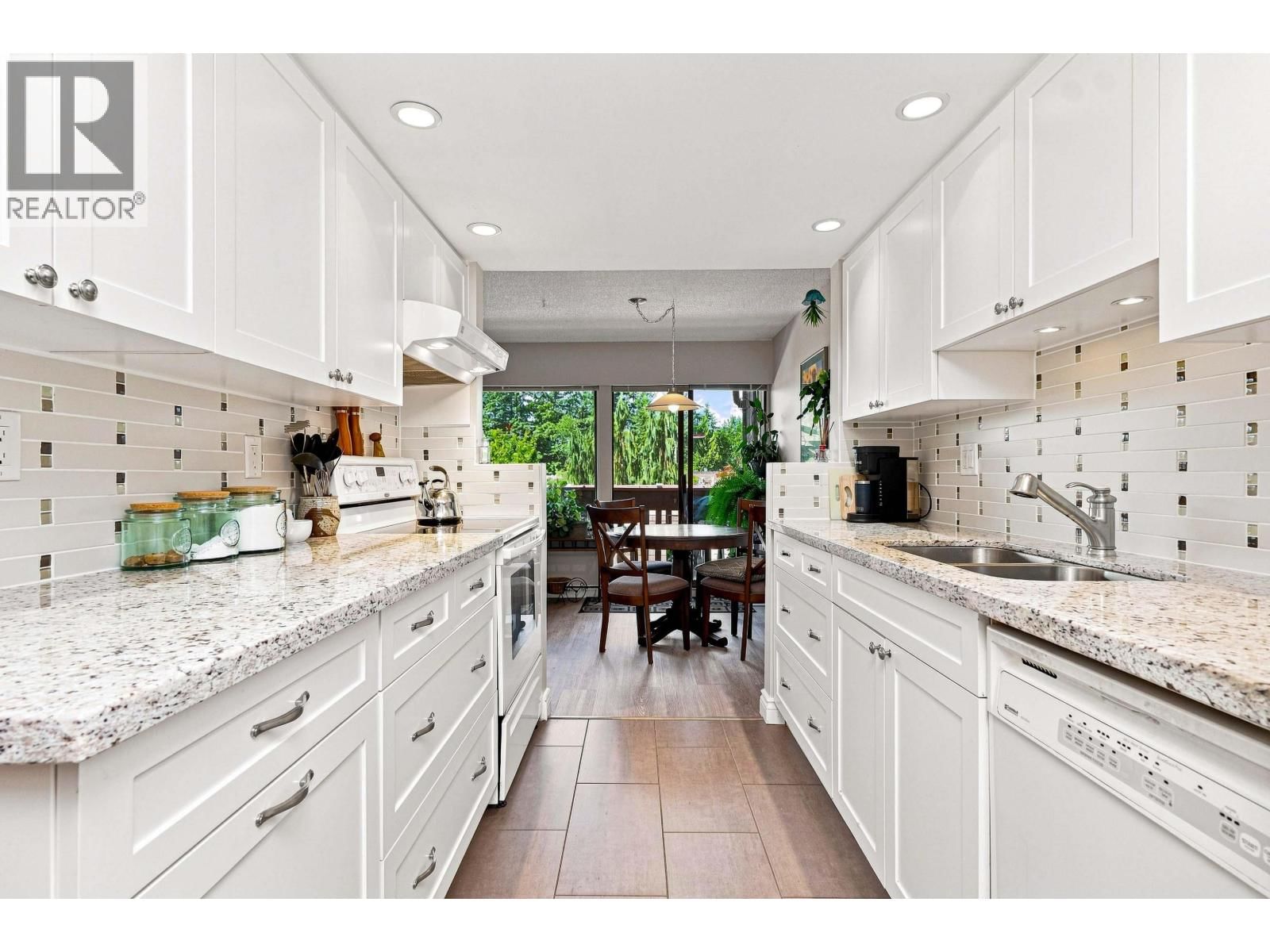 1059 OLD LILLOOET Road, North Vancouver, British Columbia V7J 3H6