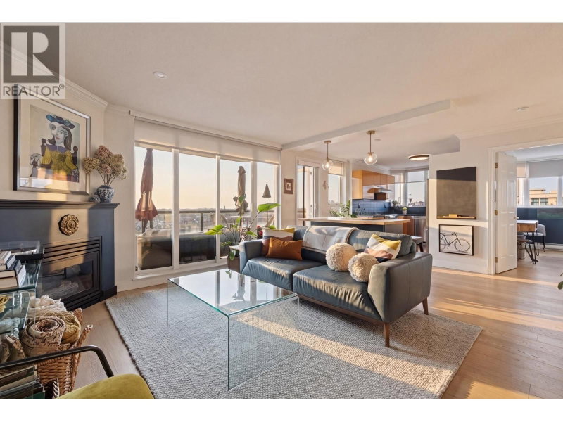 10 LAGUNA Court New Westminster British Columbia, V3M 6W3 - 2 Bedrooms Waterfront Condo For Sale