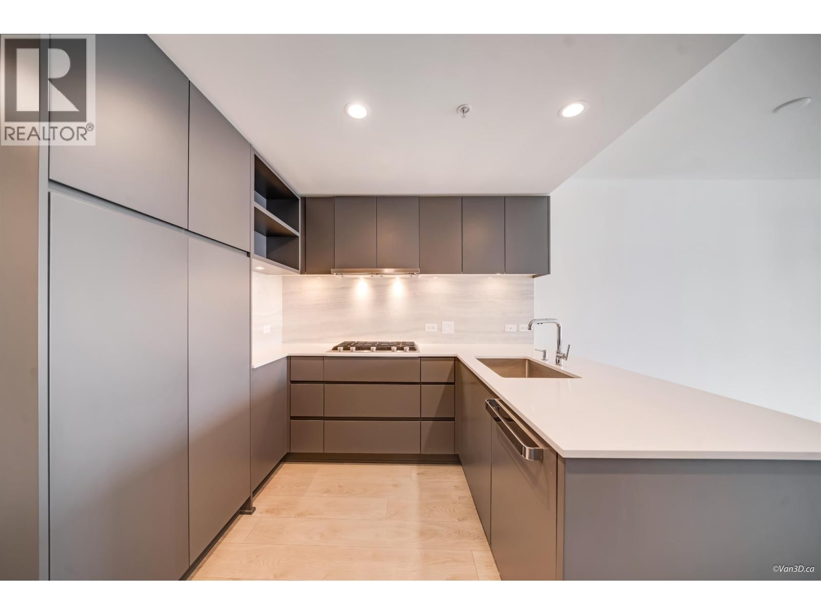 450 WESTVIEW Street, Coquitlam, British Columbia V3K 0G3