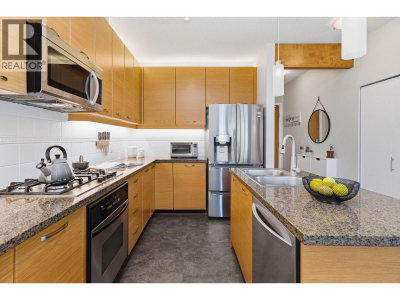 530 RAVEN WOODS Drive | North Vancouver British Columbia | Slide Image Twelve