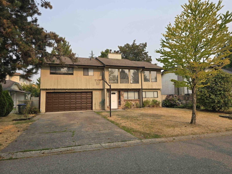 9012 145A Street Surrey British Columbia, V3R 7Y4 - 4 Bedrooms Home For Sale