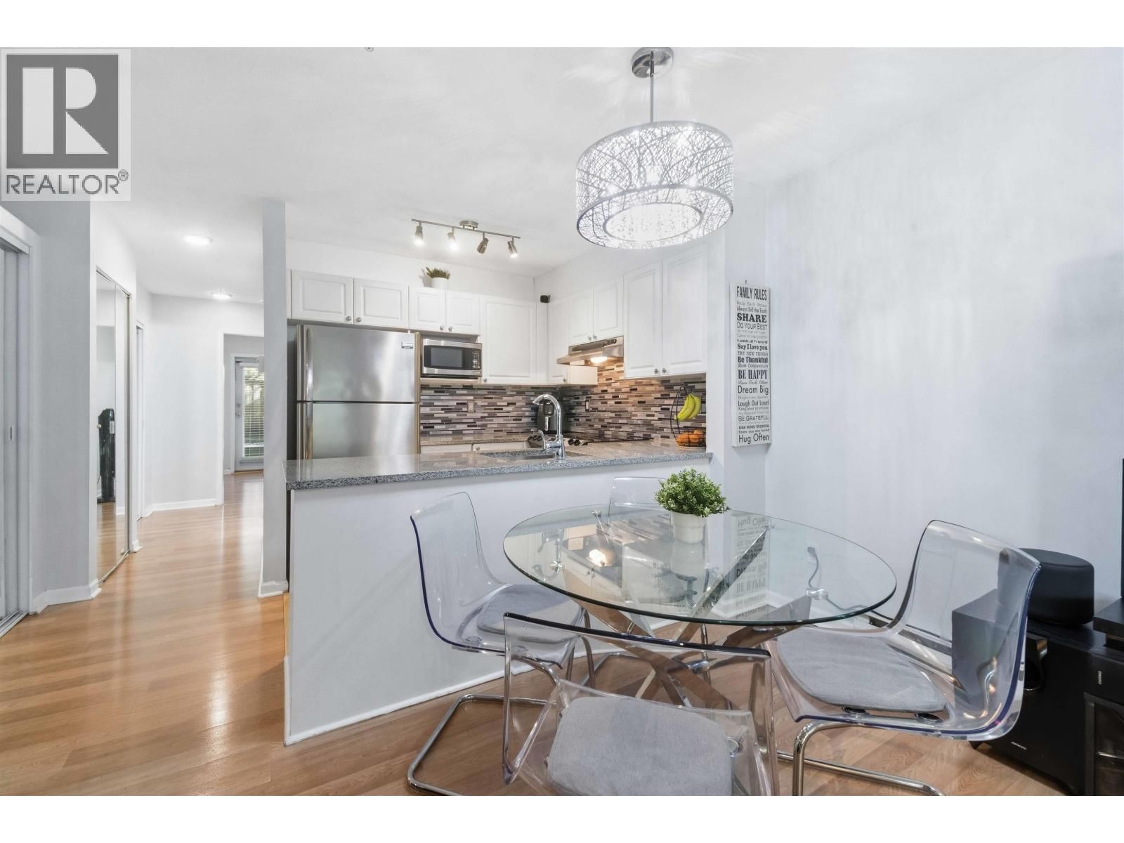6577 SOUTHOAKS Crescent, Burnaby, British Columbia V5E 4J9