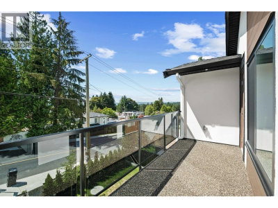 812 MONTROYAL Boulevard | North Vancouver British Columbia | Slide Image Nineteen