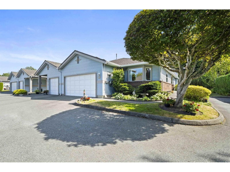 8889 212 Street Langley British Columbia, V1M 2E8 - 2 Bedrooms Condo For Sale