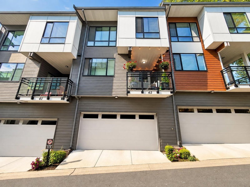 16433 19 Avenue White Rock British Columbia, V3Z 0Z1 - 3 Bedrooms Condo For Sale
