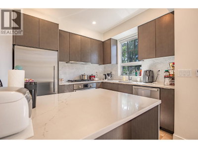 7903 OAK Street | Vancouver British Columbia | Slide Image Eight