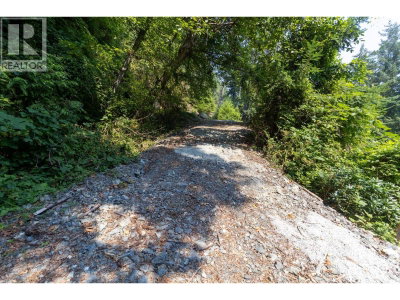 750 TAYLOR Road | Bowen Island British Columbia | Slide Image Three