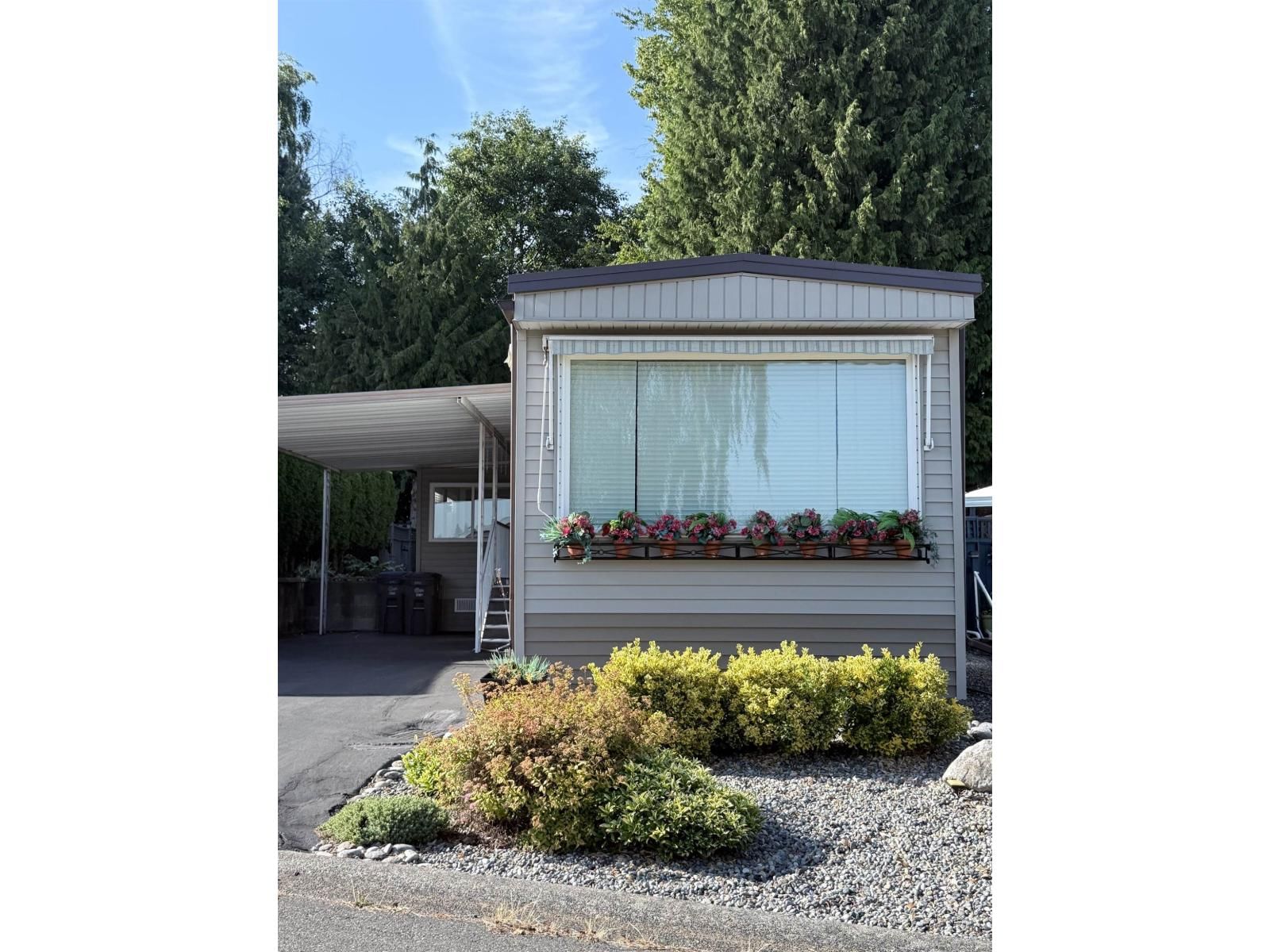 15851 SUFFOLK Road, Surrey, British Columbia V4A 5L3
