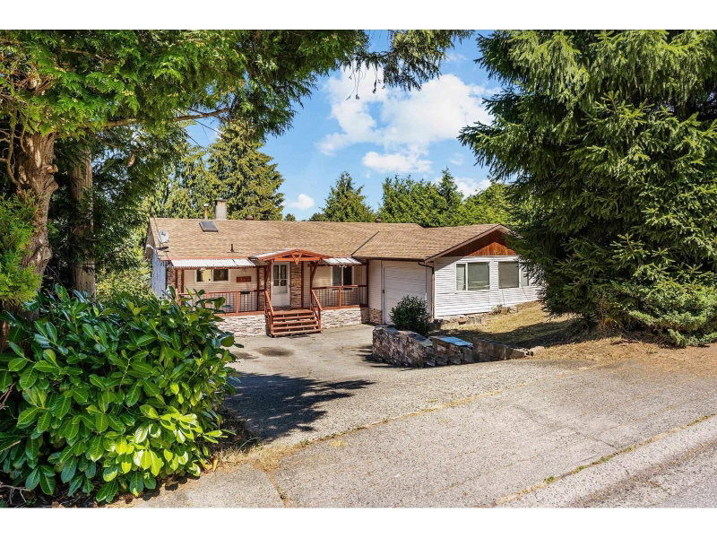 13475 113 Avenue Surrey British Columbia, V3R 6S9 - 6 Bedrooms Home For Sale