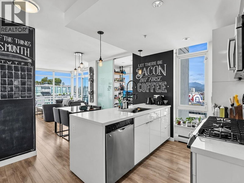 1775 QUEBEC Street Vancouver British Columbia, V5T 0E3 - 2 Bedrooms Condo For Sale