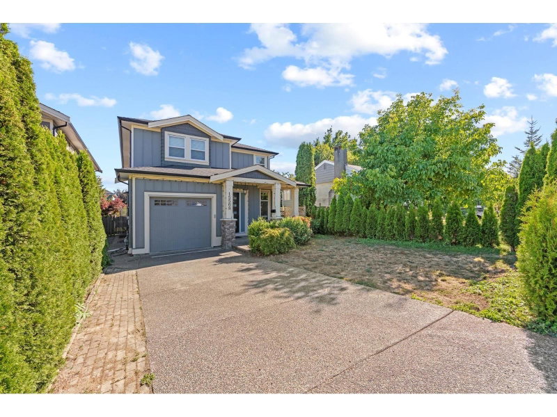 15568 RUSSELL Avenue White Rock British Columbia, V4B 2R3 - 5 Bedrooms Home For Sale