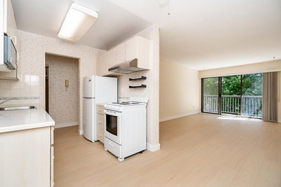 15020 NORTH BLUFF Road | White Rock British Columbia | Slide Image Eleven