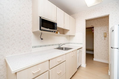 15020 NORTH BLUFF Road | White Rock British Columbia | Slide Image Thirteen