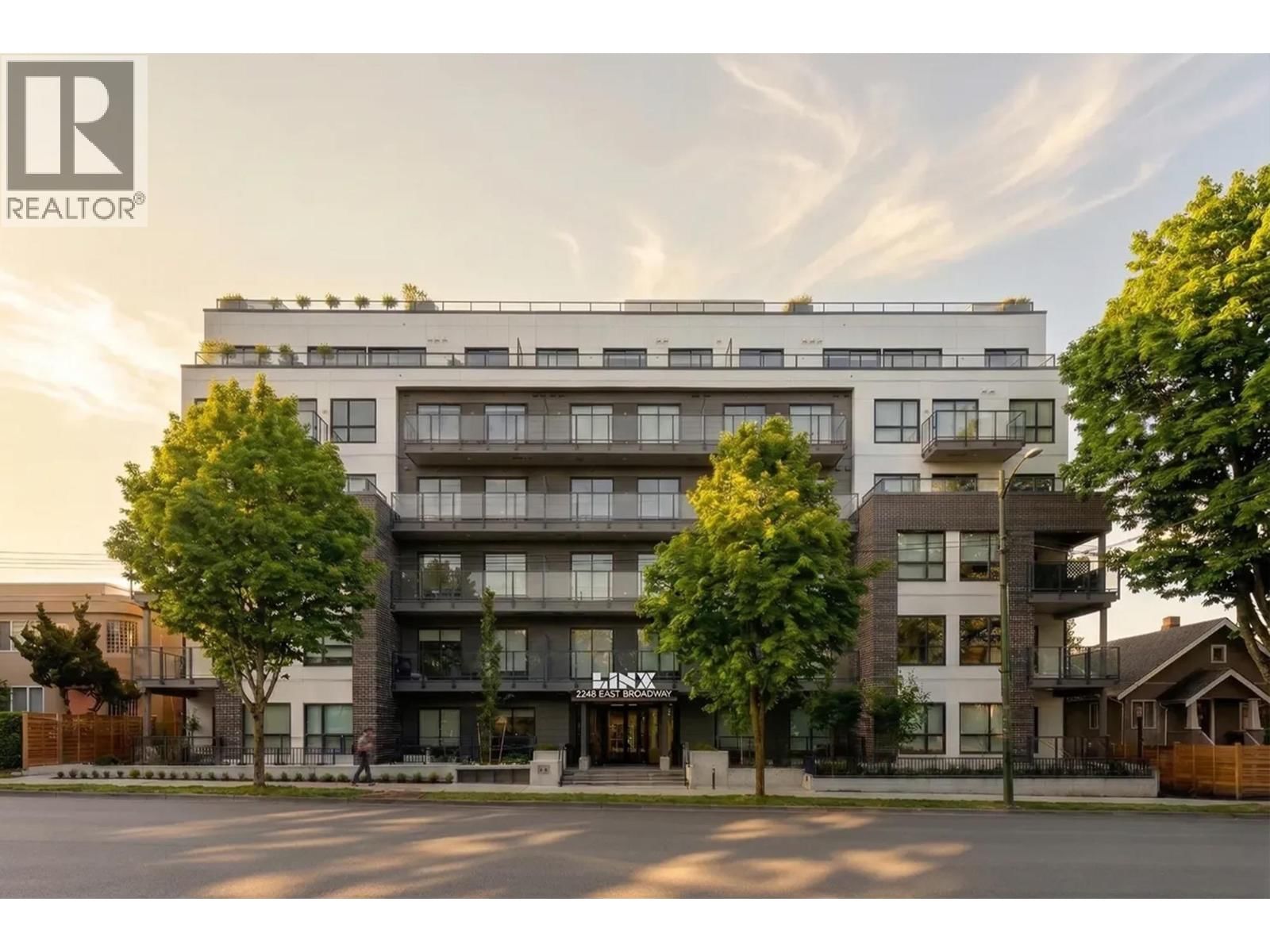 2268 BROADWAY, Vancouver, British Columbia V5N 0L2