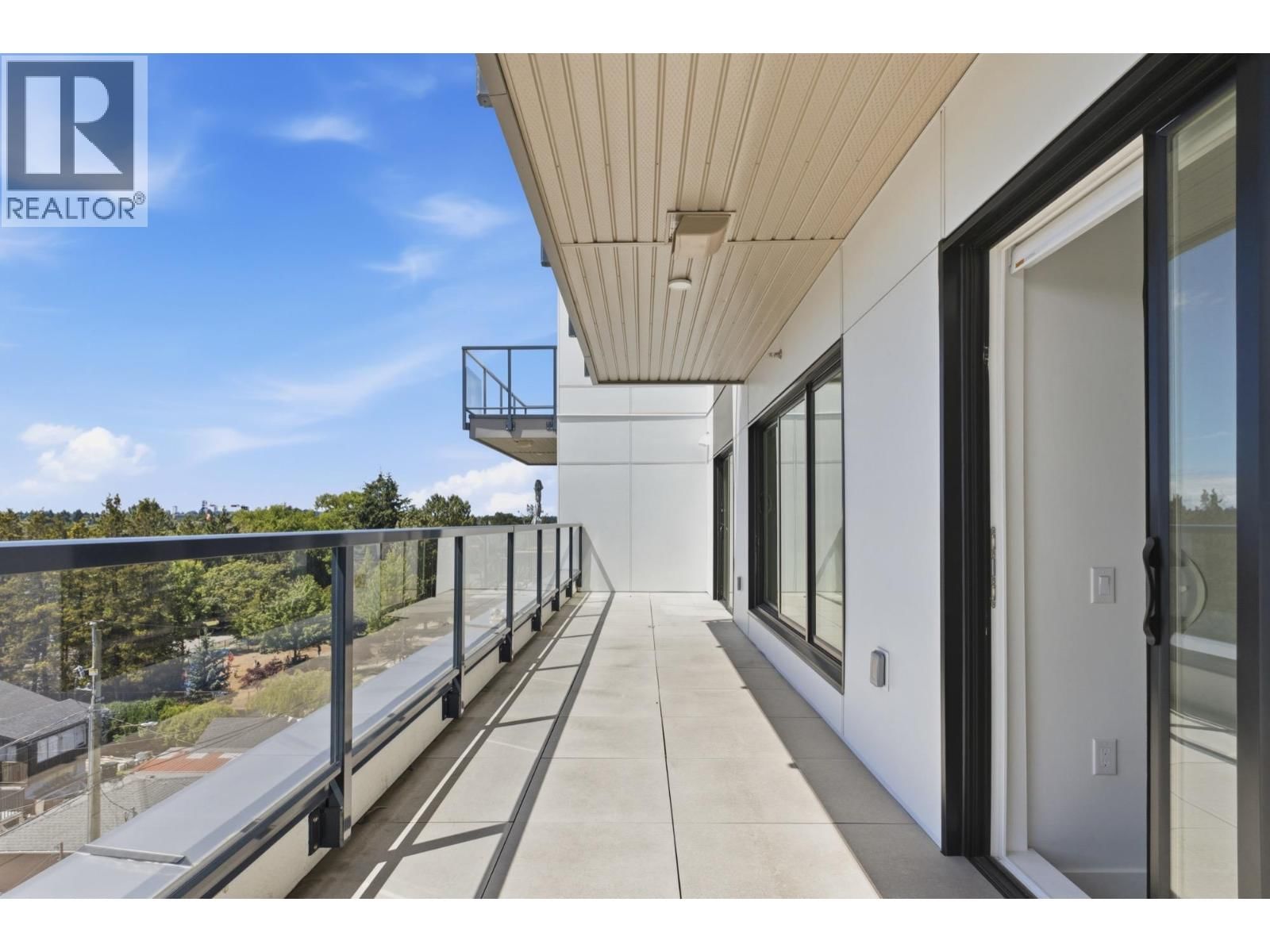 2268 BROADWAY, Vancouver, British Columbia V5N 0L2