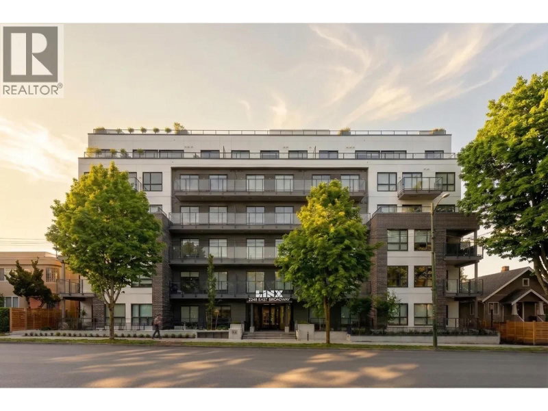 2268 BROADWAY Vancouver British Columbia, V5N 0L2 - 3 Bedrooms Condo For Sale