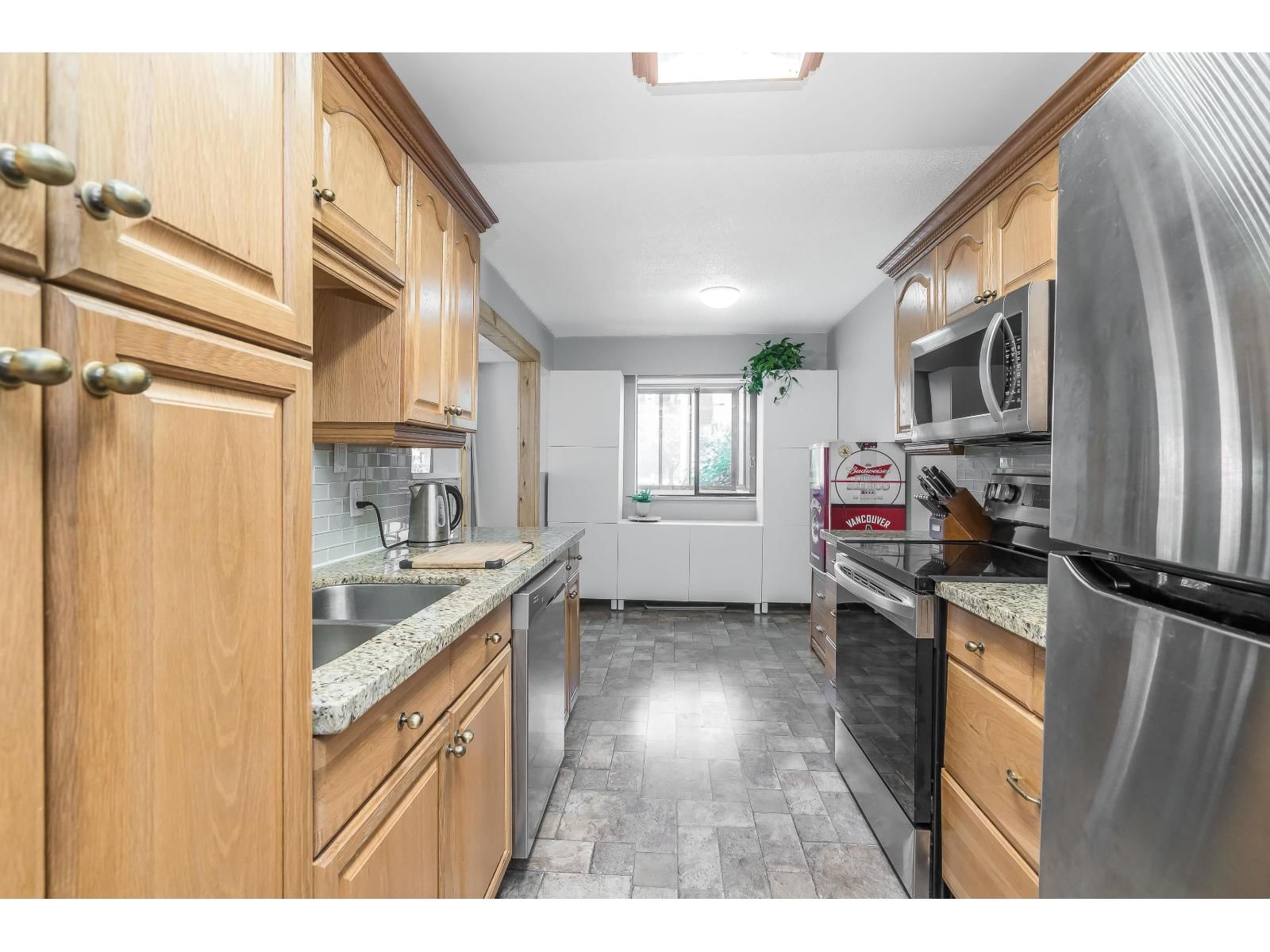 32175 OLD YALE Road, Abbotsford, British Columbia V2T 2C8