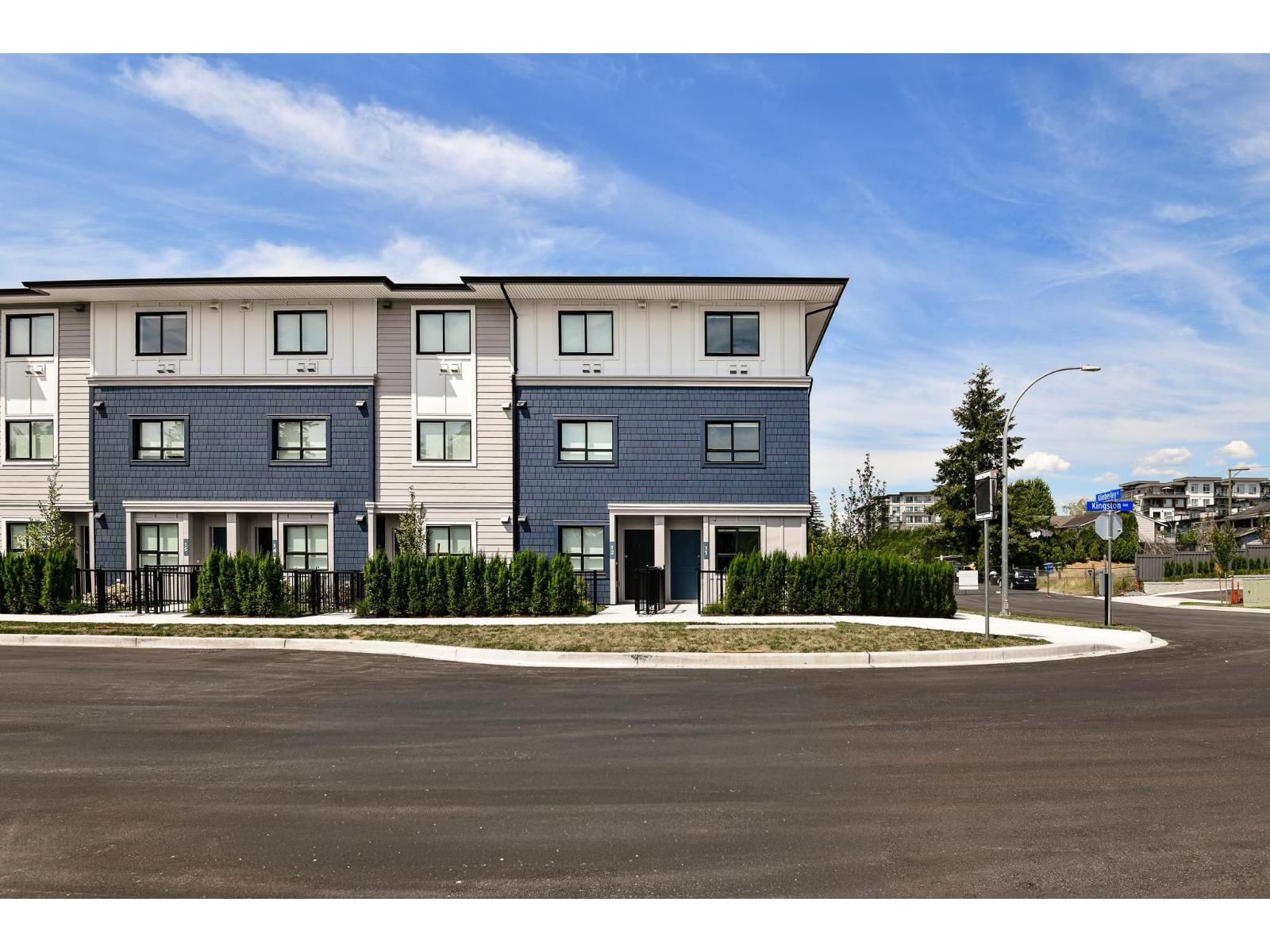 33520 KINGSTON Avenue, Abbotsford, British Columbia V2S 0R6