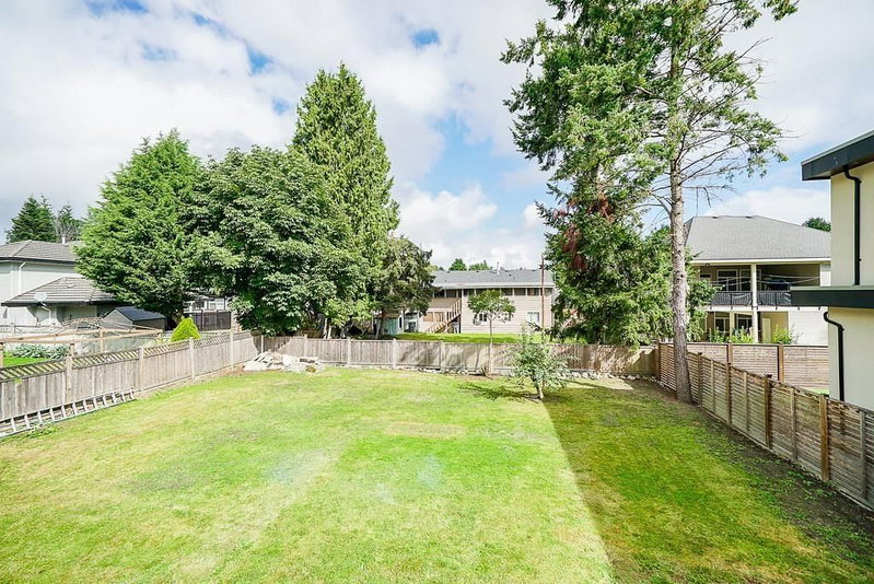 13429 68 Avenue Surrey British Columbia, V3W 2G1 - 6 Bedrooms Home For Sale