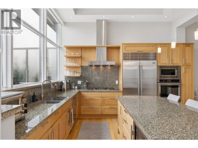 2210 CHIPPENDALE Road | West Vancouver British Columbia | Slide Image Eighteen