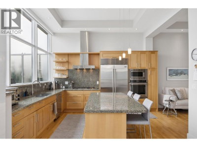 2210 CHIPPENDALE Road | West Vancouver British Columbia | Slide Image Nineteen