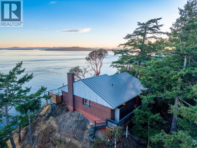 7918 SWANSON VIEW Drive | Pender Island British Columbia | Slide Image Nine