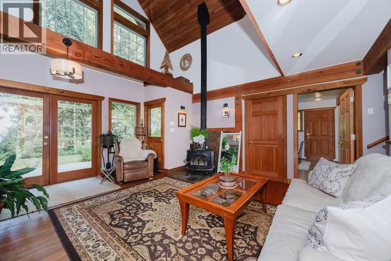 2867 LOWER Road Roberts Creek British Columbia, V0N 2W6 - 6 Bedrooms Waterfront Home For sale
