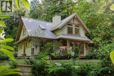 2867 LOWER Road | Roberts Creek British Columbia | Slide Image Four