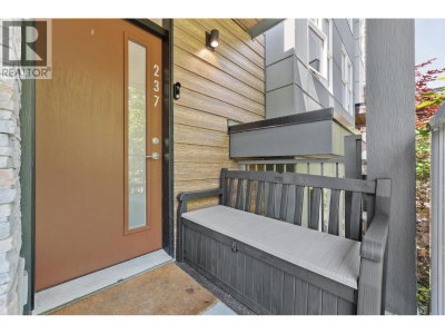 2060 CURLING Road | North Vancouver British Columbia | Slide Image Three