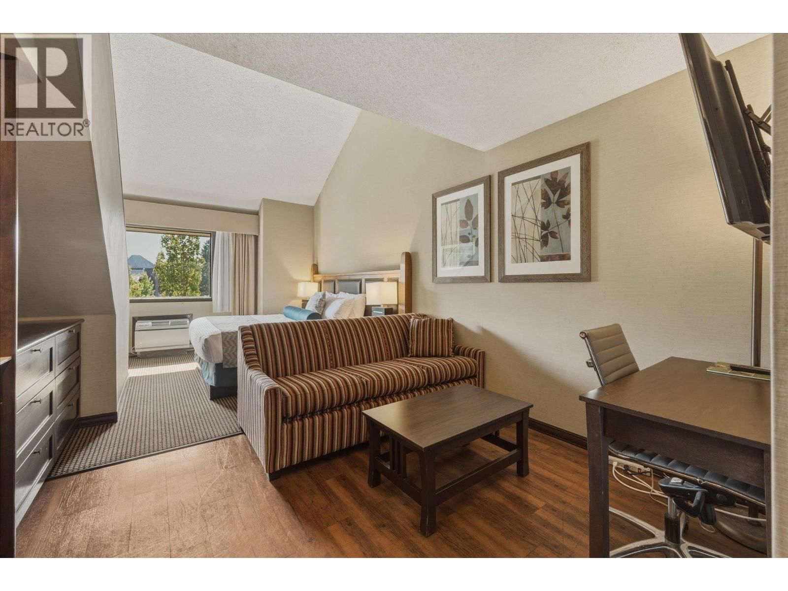 216 4220 GATEWAY Drive property photo