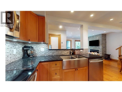 2556 SNOWRIDGE Crescent | Whistler British Columbia | Slide Image Eight