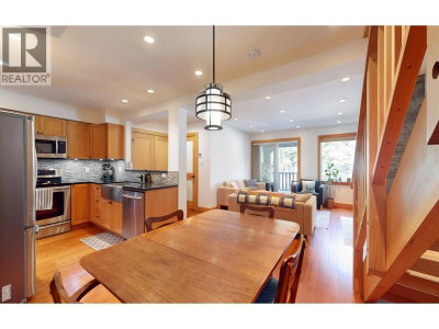 2556 SNOWRIDGE Crescent | Whistler British Columbia | Slide Image Nine