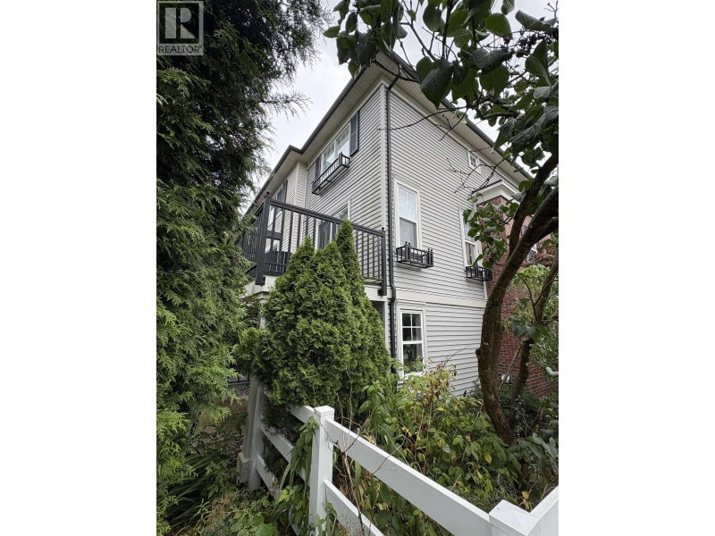 2495 DAVIES Avenue Port Coquitlam British Columbia, V3C 0B2 - 2 Bedrooms Condo For Sale